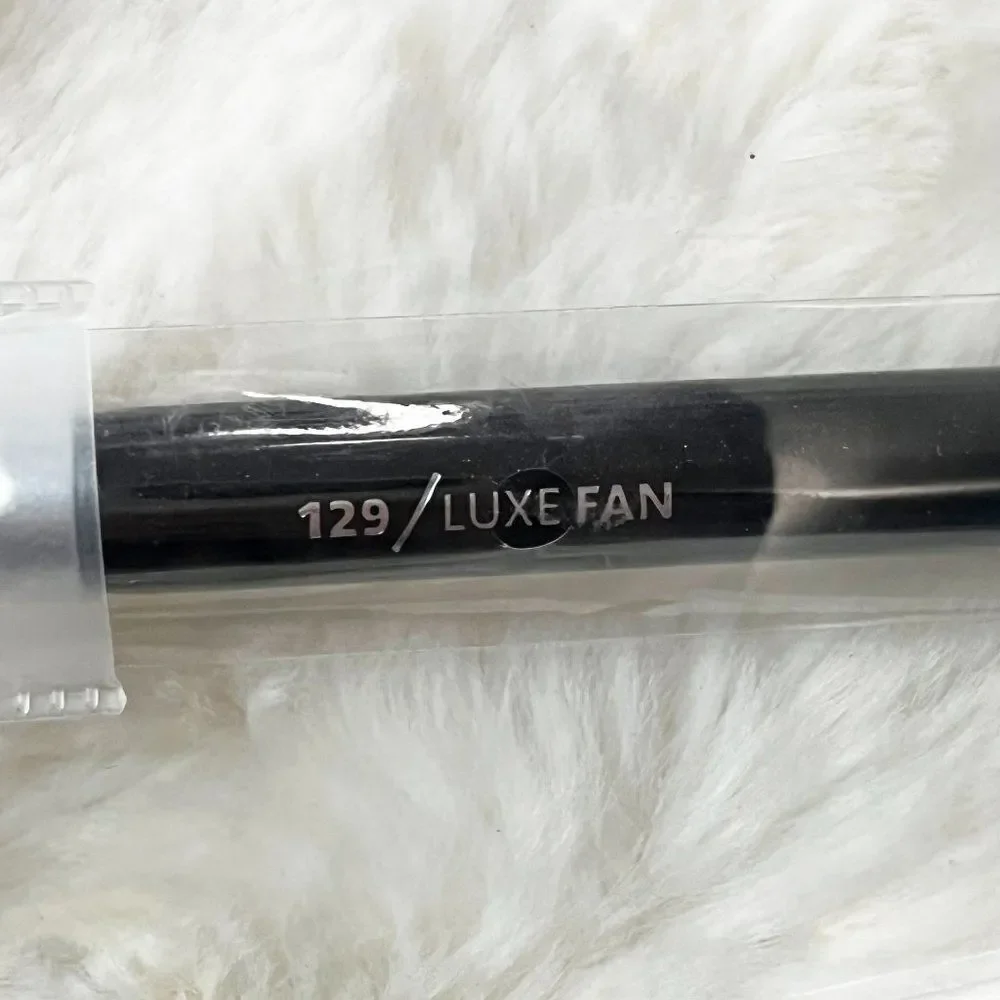 🔮 5/$25 Zoeva 129 Luxe Fan‎ Brush